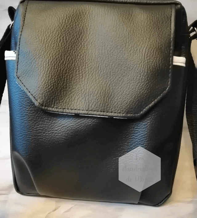 Sacoche homme en simili cuir noir - Elégance et fonctionnalité