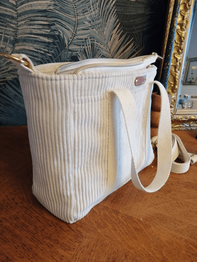 Sac cabas en velours côtelé écru-élégant et pratique 