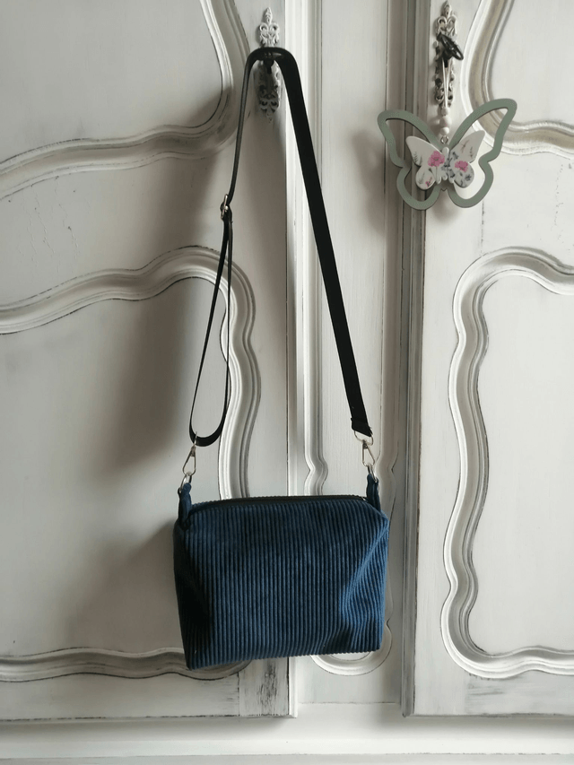 Sac à main en velours côtelé bleu canard avec sangle réglable - Accessoire élégant et chic