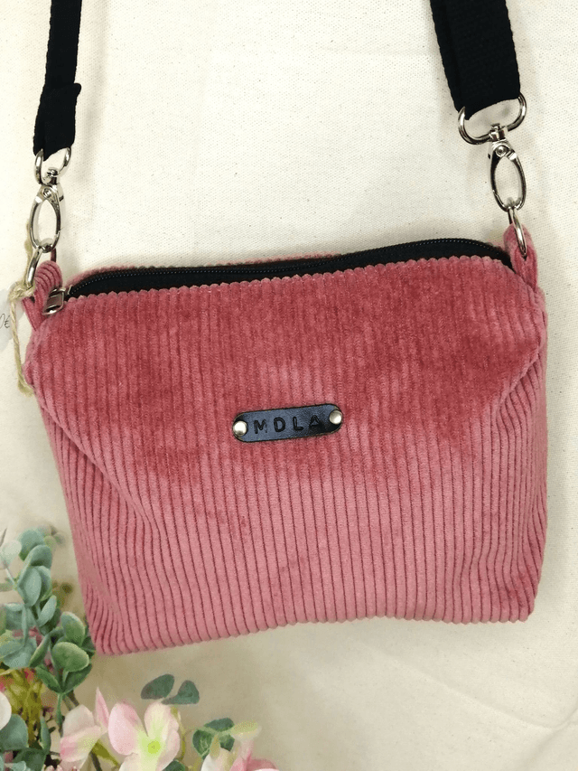 Sac à main en velours côtelé rose avec sangle réglable - Accessoire élégant et chic