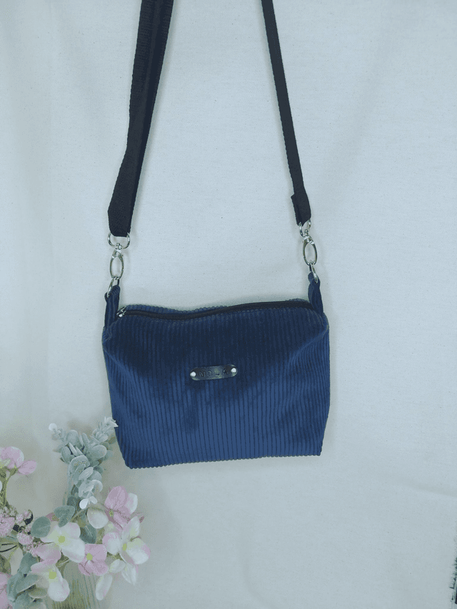 Sac à main en velours côtelé bleu canard avec sangle réglable - Accessoire élégant et chic